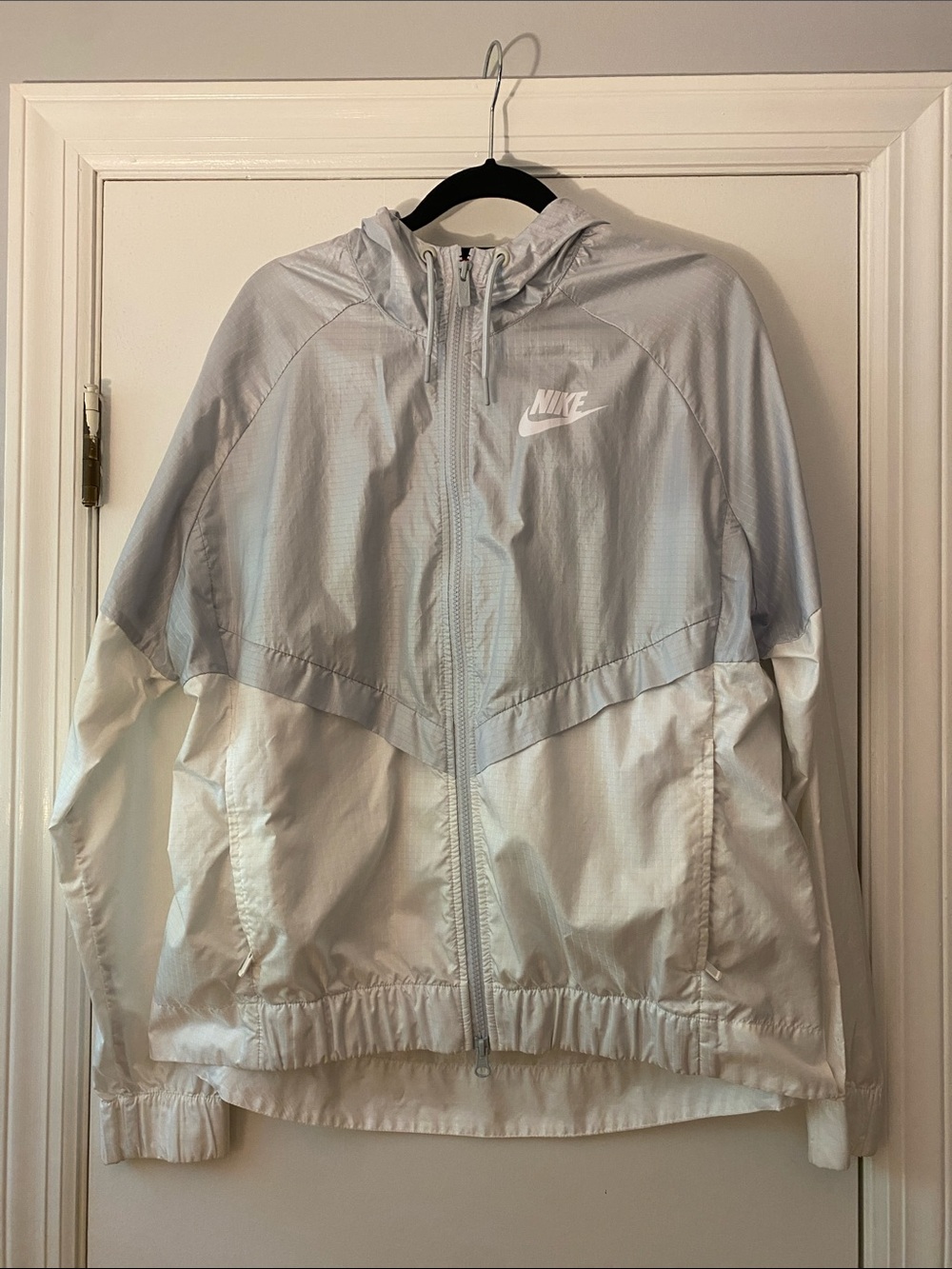 Nike Women’s Two-Tone Light Gray and White Hooded Windbreaker